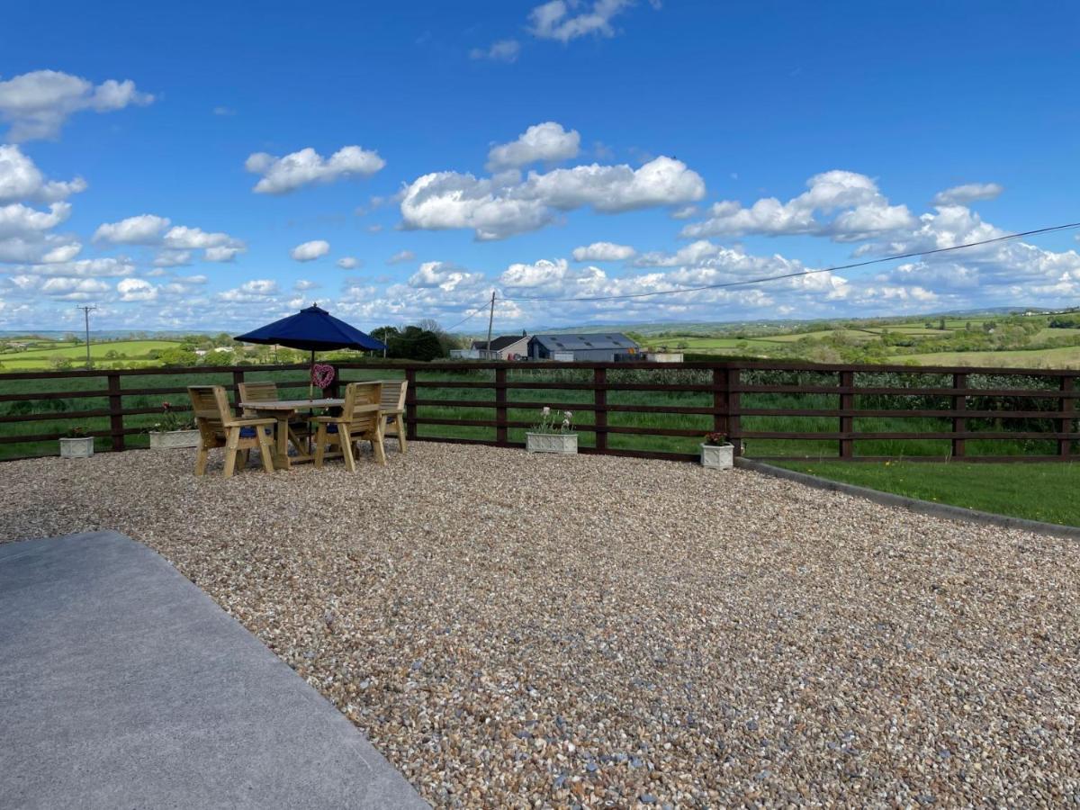 Vila Sunny Bank- Countryside Escape With Private Hot Tub And Countryside Views Carmarthen Exteriér fotografie