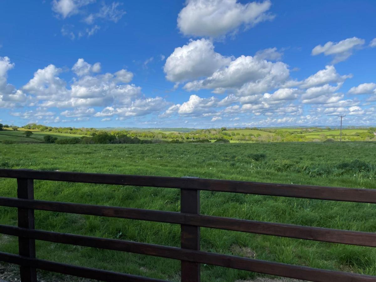 Vila Sunny Bank- Countryside Escape With Private Hot Tub And Countryside Views Carmarthen Exteriér fotografie