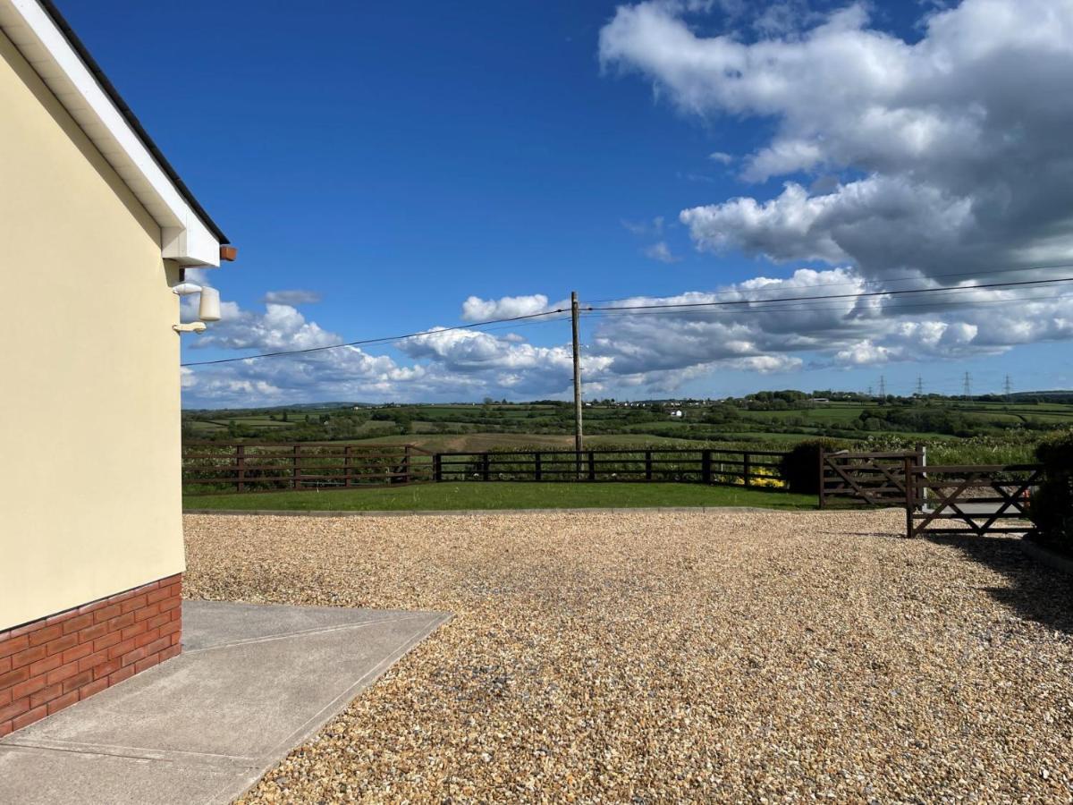 Vila Sunny Bank- Countryside Escape With Private Hot Tub And Countryside Views Carmarthen Exteriér fotografie