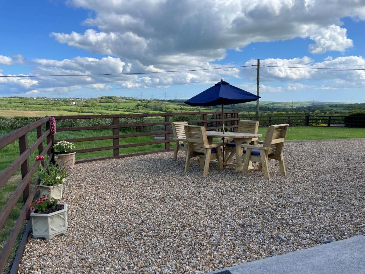 Vila Sunny Bank- Countryside Escape With Private Hot Tub And Countryside Views Carmarthen Exteriér fotografie