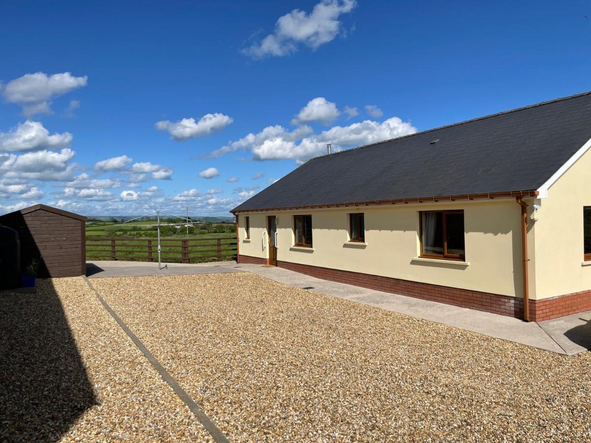 Vila Sunny Bank- Countryside Escape With Private Hot Tub And Countryside Views Carmarthen Exteriér fotografie
