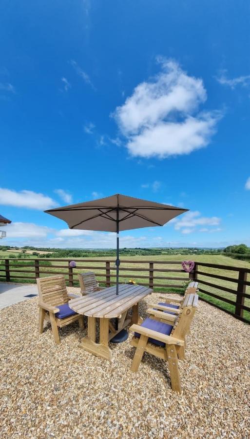 Vila Sunny Bank- Countryside Escape With Private Hot Tub And Countryside Views Carmarthen Exteriér fotografie