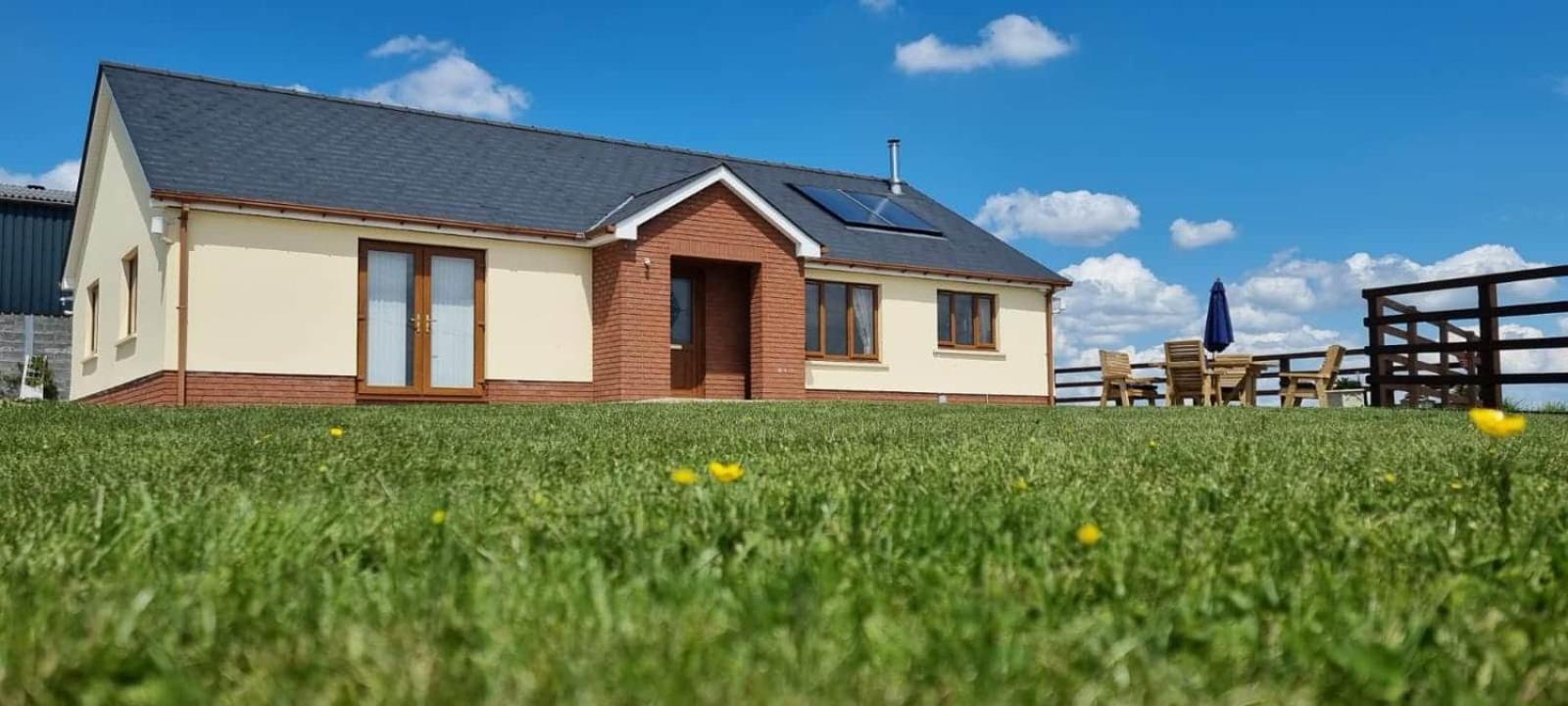 Vila Sunny Bank- Countryside Escape With Private Hot Tub And Countryside Views Carmarthen Exteriér fotografie